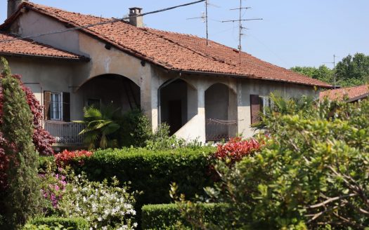 Cascina Lago Maggiore Ispra mq 285  da Ristrutturare